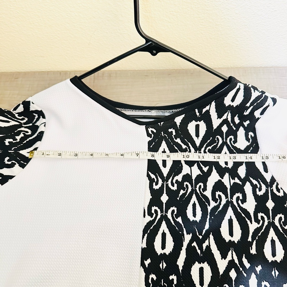 Black and White Patterned Tunic with Yellow Accents - Picture 6 of 7